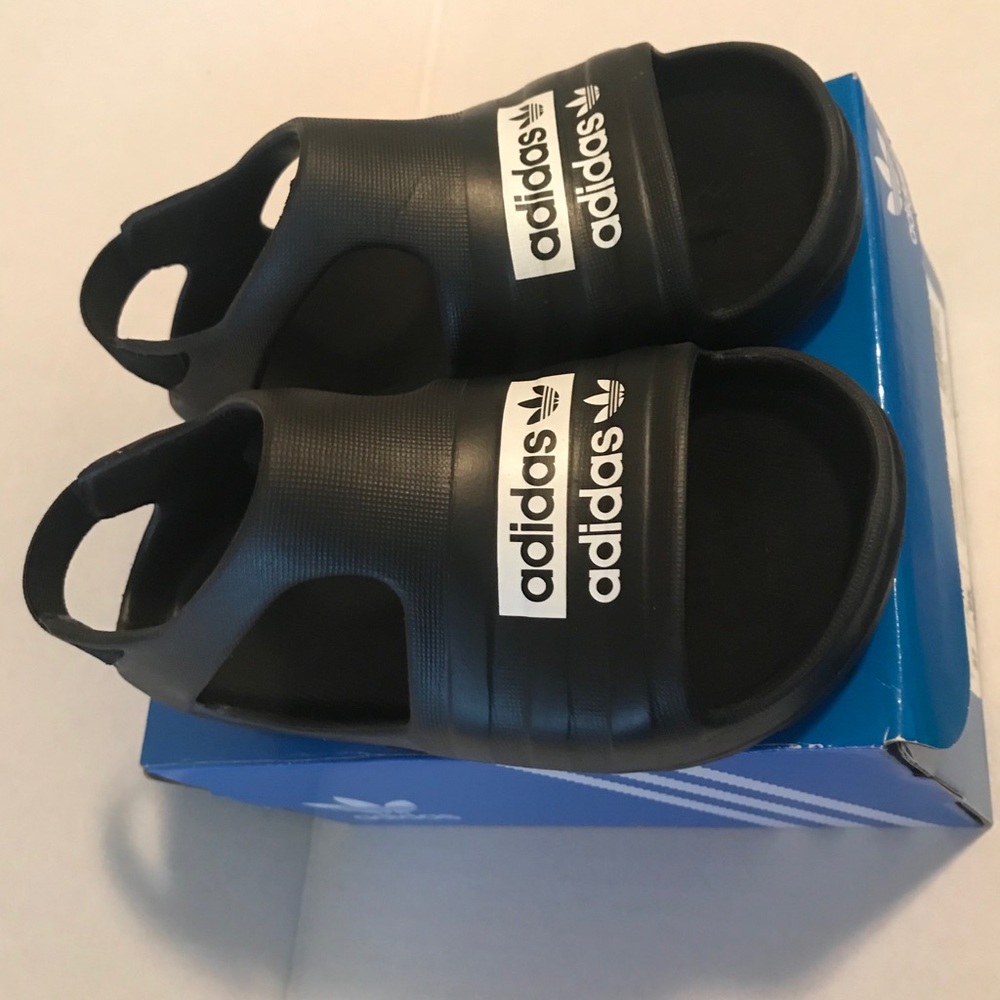 Adidas Adilette Play I sandal (authentic)